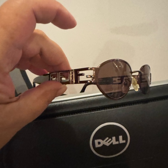 FENDI SUNGLASSES - Picture 6 of 6